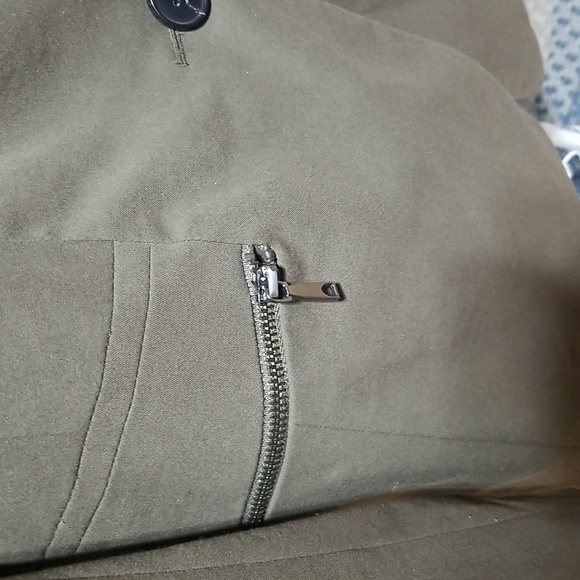 Fabulous moss green Lafayette 148 New York jacket. Size 10. - Picture 5 of 7